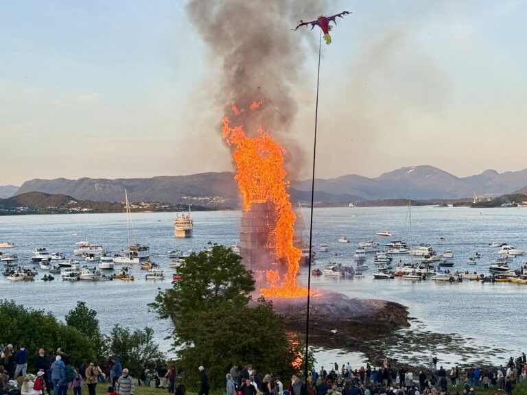 World’s Largest Bonfire in Ålesund: Complete Visitor Guide to Slinningsbålet